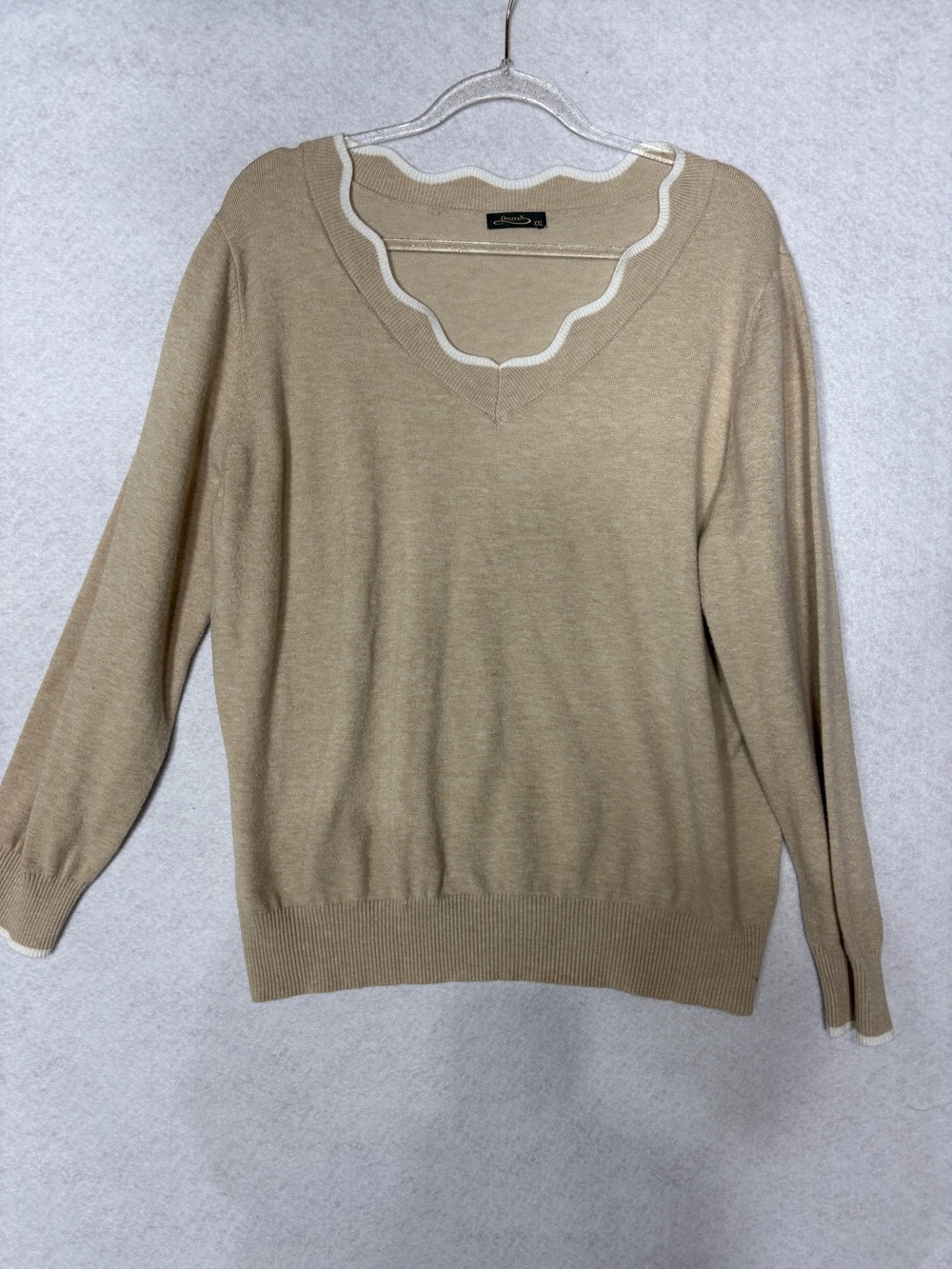 Ofeefan Classic Scallop V-Neck Sweater in Beige XXL